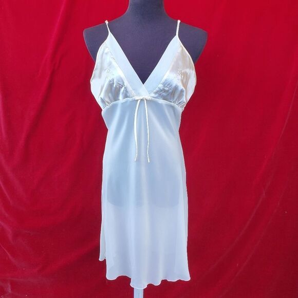 Bed of Roses sheer ivory chemise - Picture 10 of 14